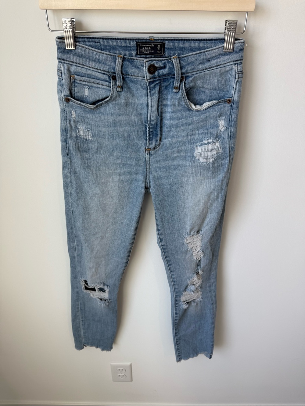Simone High Rise AnkleDistressed Women’s Jeans by Abercrombie & Fitch | 26/2R